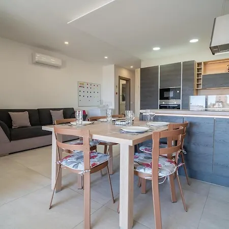 דירה 4br With Wifi, Ac And Comfy Beds By 360 Estates Għajnsielem