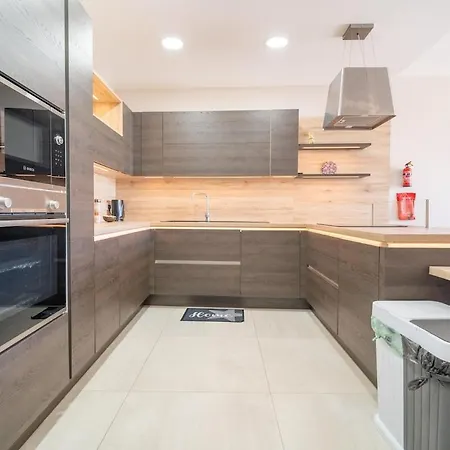 4br With Wifi, Ac And Comfy Beds By 360 Estates Għajnsielem