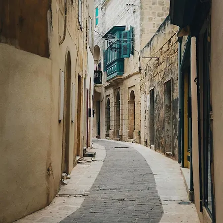 4br With Wifi, Ac And Comfy Beds By 360 Estates Għajnsielem