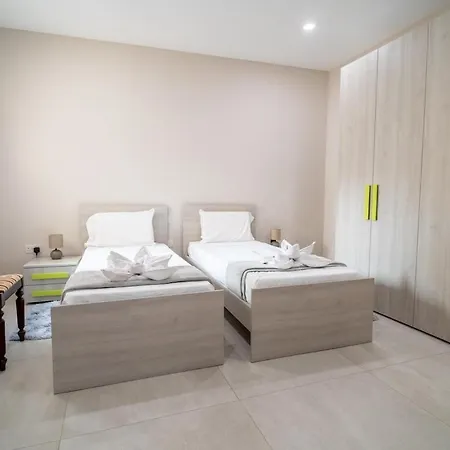 4br With Wifi, Ac And Comfy Beds By 360 Estates Għajnsielem